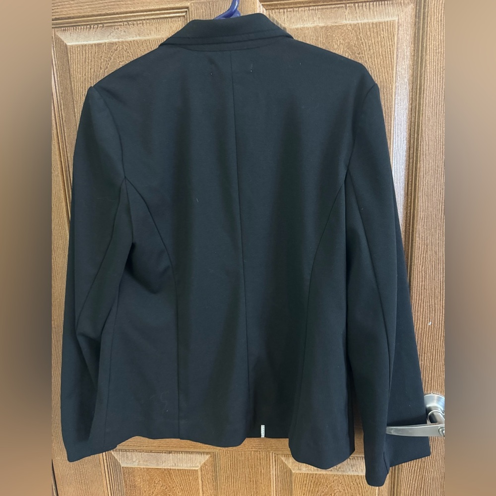 Women’s blazer.Like new.Perfect for workorcasual. Comfortablestretchy fabric.SFH - Picture 2 of 3